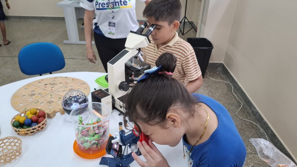 Governo Presente: Fapeam leva jogos sustentáveis e ações de CT&I para escola da Zona Norte de ManausGoverno Presente: Fapeam leva jogos sustentáveis e ações de CT&I para escola da Zona Norte de Manaus
