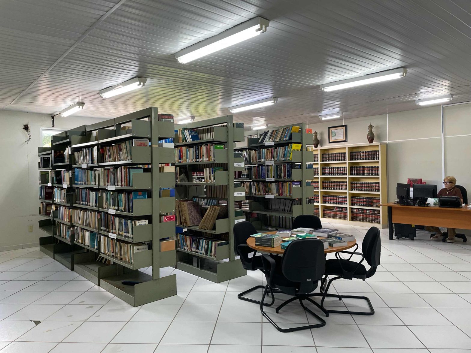 Dia Nacional da Biblioteca: PGE-AM tem acervo com mais de 600 obras jurídicas