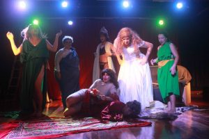 Teatro Gebes Medeiros recebe releitura de ‘Medéia em versão cômica, ousada e provocadora